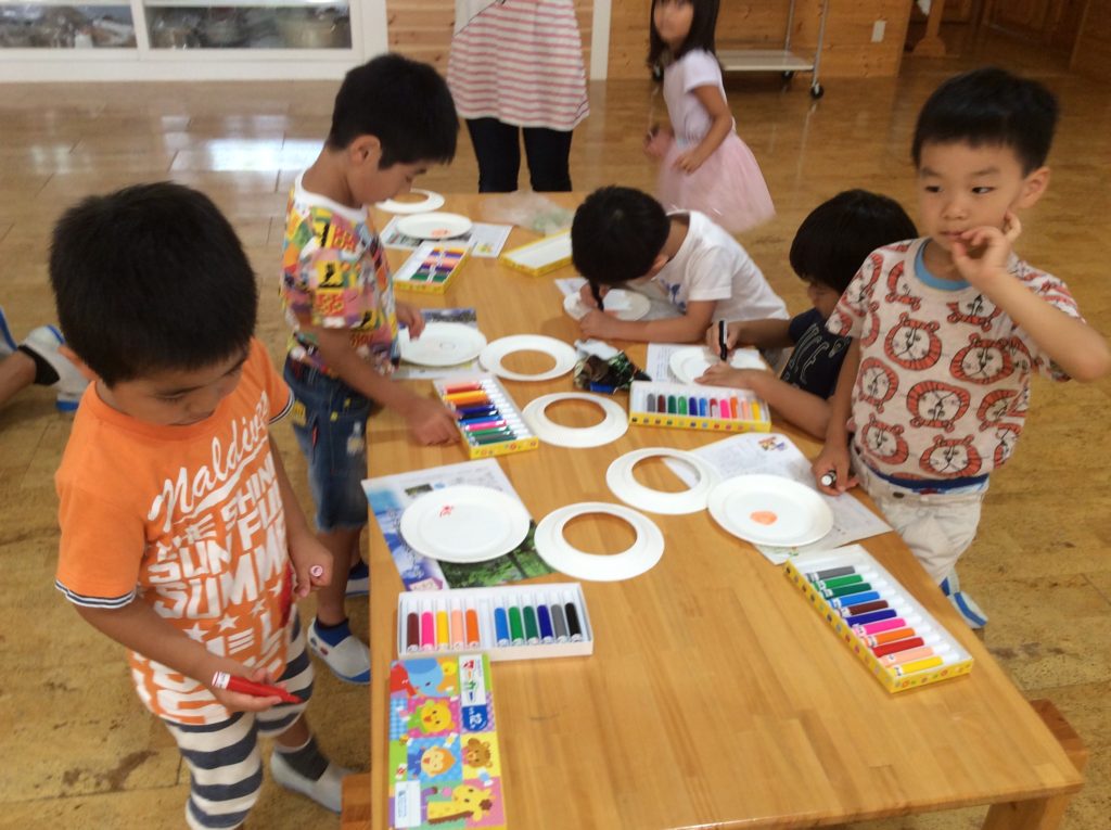 フリスビー作り 京都市山科区にある清水台幼稚園です フリスビー作り 京都市山科区にある清水台幼稚園です